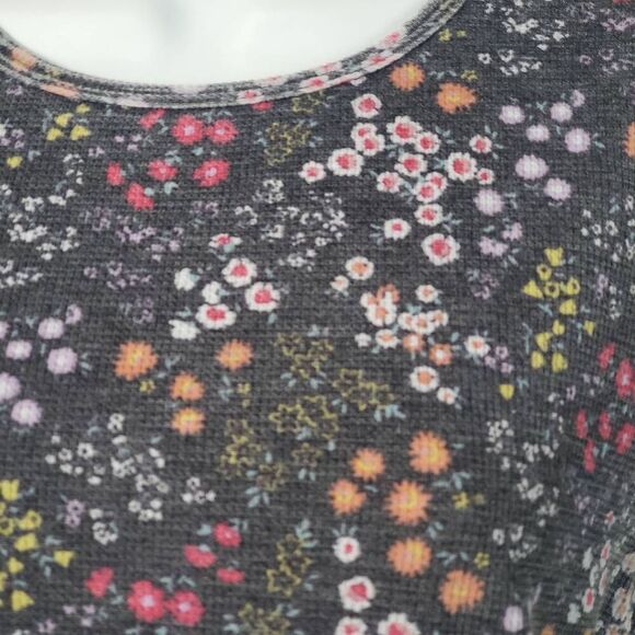 American Eagle Women’s L Ribbed Floral Lettuce Hem Crop Top Black Multi Short Sl - Picture 4 of 7